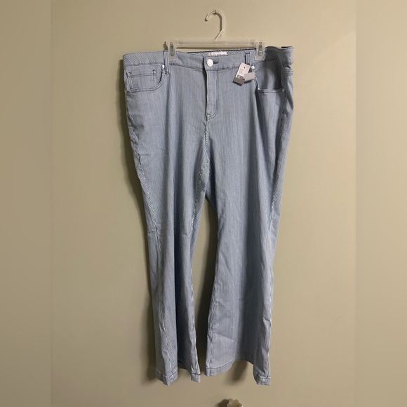 Lane Bryant Signature Fit Flare Pants Railroad Stripe Size 22P New Blue White - Picture 1 of 9